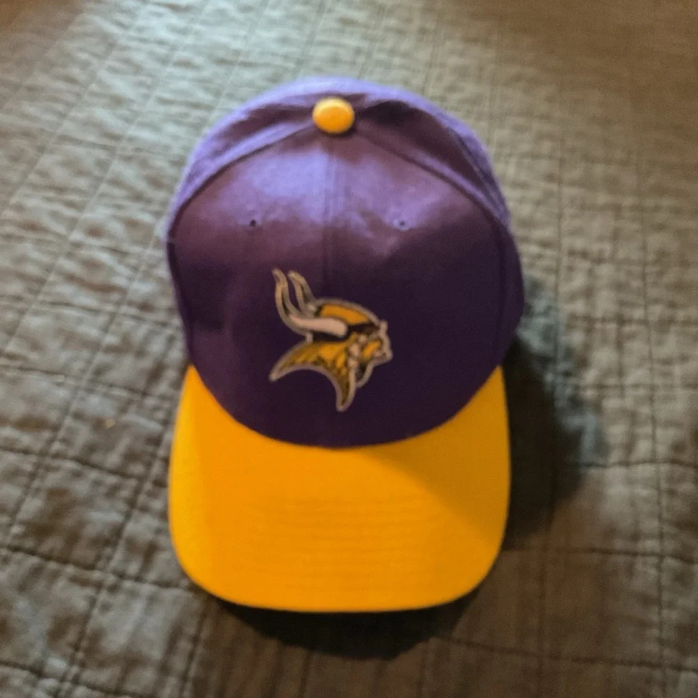Minnesota Vikings 100% Wool NFL Baseball Cap Embroidered Hat Adjustable